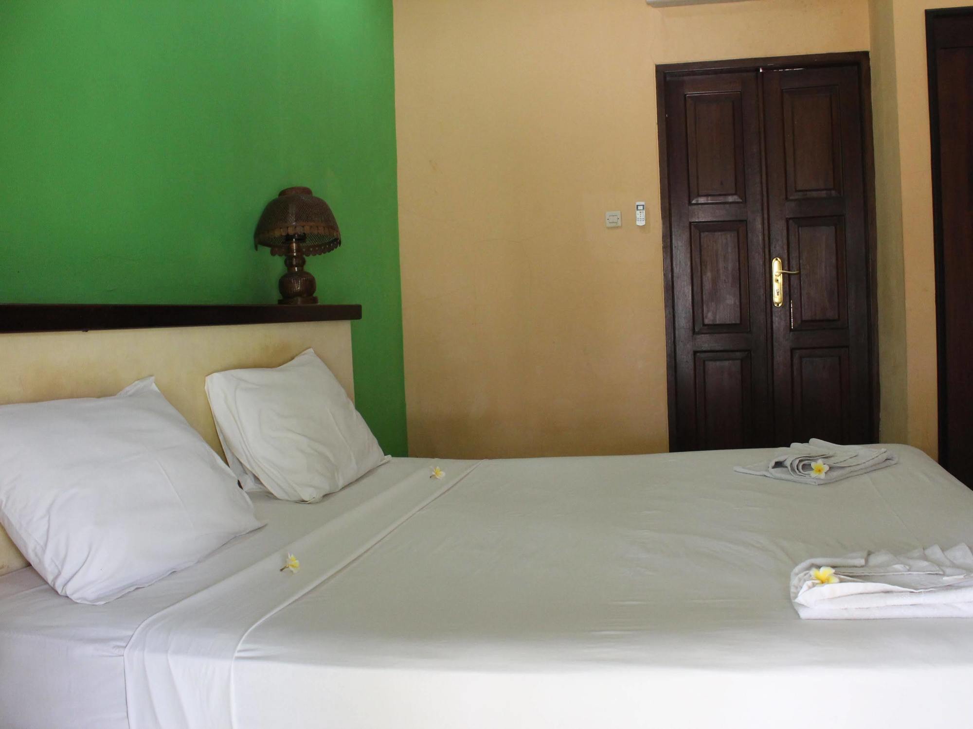 Tastura Beach Hotel Kuta  Esterno foto